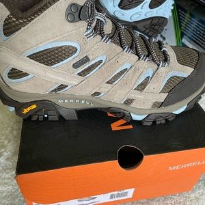 Merrell Moab 2 Women’s size 7.5 brand new, I unworn!